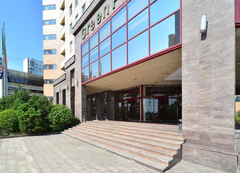 Green Point: Вид входной группы снаружи